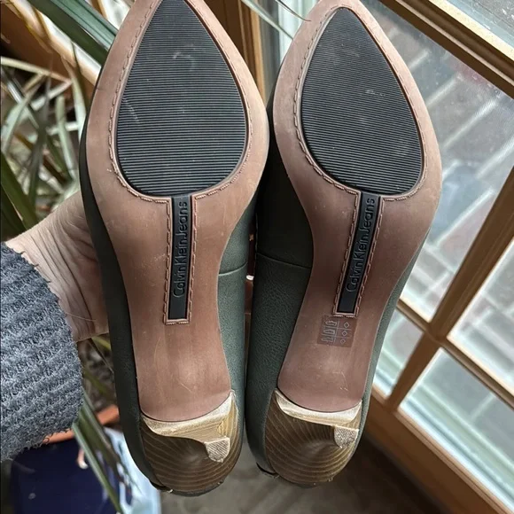 Bundle of Women's Pumps - silver, black peep toe, olive, grey patterned - Picture 6 of 15